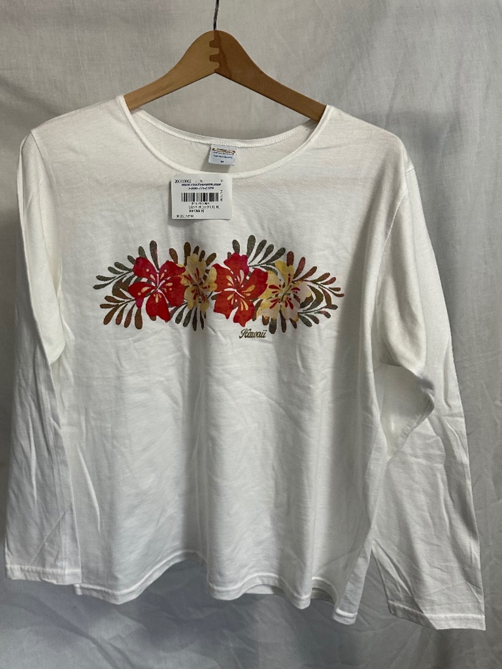 Crazy Shirts Hawaii Original White Floral Long Sleeve Tee Size Medium NWT